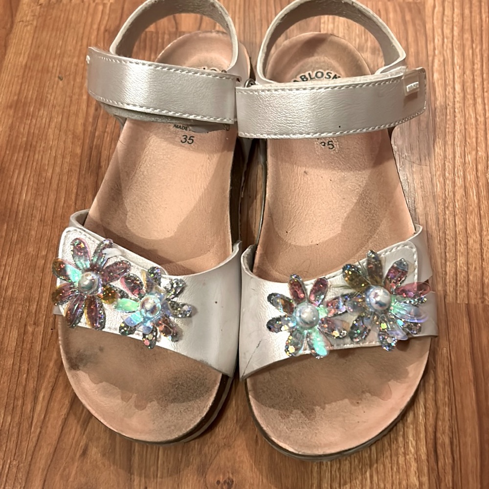 Pablosky girls sandals with silver flowers on the top. Size 5